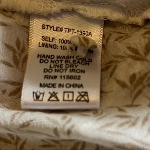 SKYLAR + MADISON 💯 Rayon Cream Cropped Long Sleeve Floral Button-Up Blouse - Picture 11 of 12